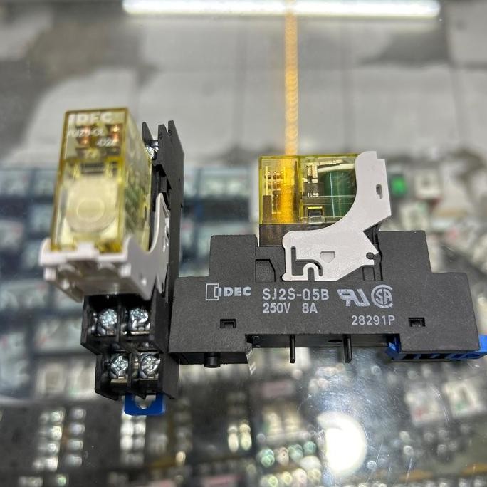 - IDEC RJ2S-CL-D24 24DC รีเลย์พลัสซ็อกเก็ต