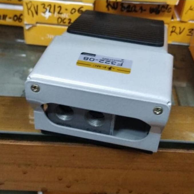 เท้าวาล์วเหยียบวาล์ว Air F322-08 1/4" 3/2 Way Emc