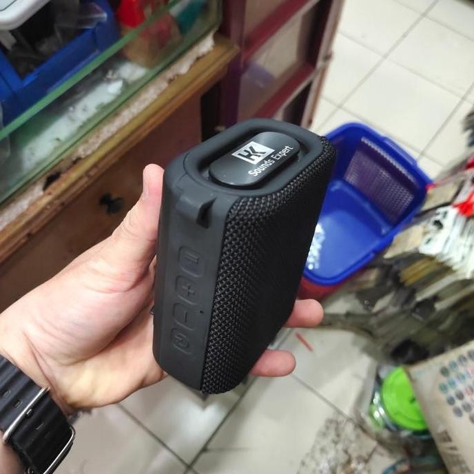 JB PORTABLE BLUETOOTH SPEAKER HK S31 กันน้ํา AWESOME BASS None