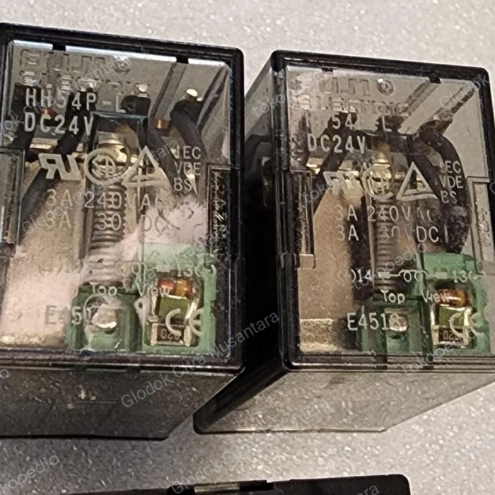 รีเลย์ไฟฟ้า Fuji Hh54P-L Dc 24V 3A 240 Vac, 3A 30Vdc