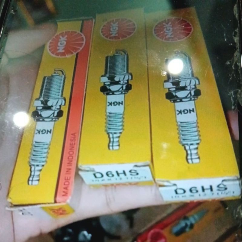 AR__ D6HS SPARK PLUG D6HS NGK IGNITION SPARK PLUG