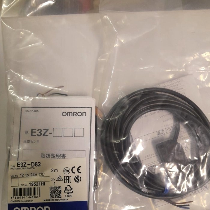Omron E3Z-D82 / E3Z D82 Photoelectric รับประกันผลิตในอินโดนีเซียต้นฉบับ