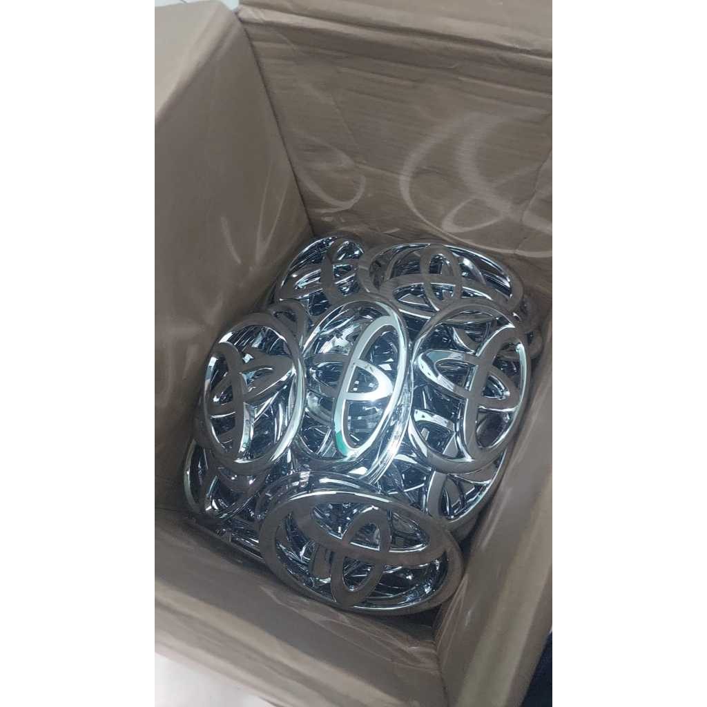 สัญลักษณ์โลโก้ด้านหลังต้นฉบับของ Toyota Avanza, Avanza Veloz, All New Rush, Agya, และ Calya อะไหล่รห