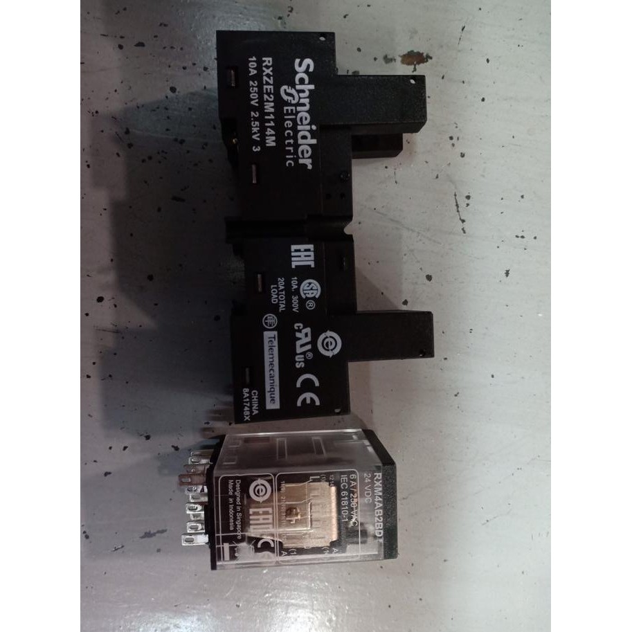 SCHNEIDER รีเลย์ชไนเดอร์ RXM4AB2BD/24 VDC + เต้ารับ RXZE2M114M