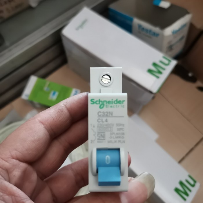 SCHNEIDER ถูก จํากัด MCB shnider สีฟ้า