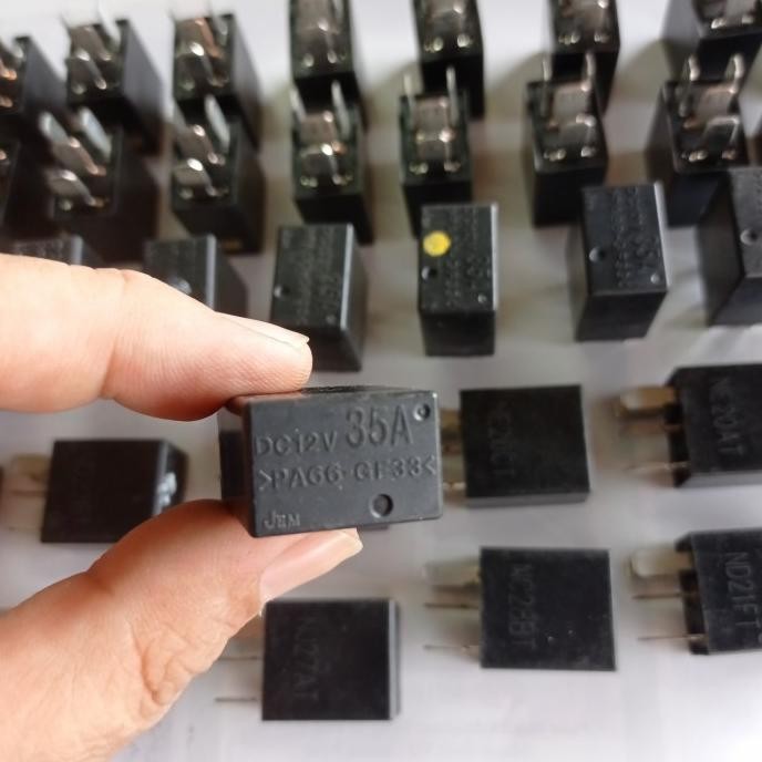 รีเลย์ CAPTIVA 35A สีดํา 4 ขา DC12V 35A PA66 - GF33 ORI GM