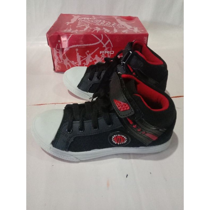 ALINCO รองเท้านักเรียนบทความ