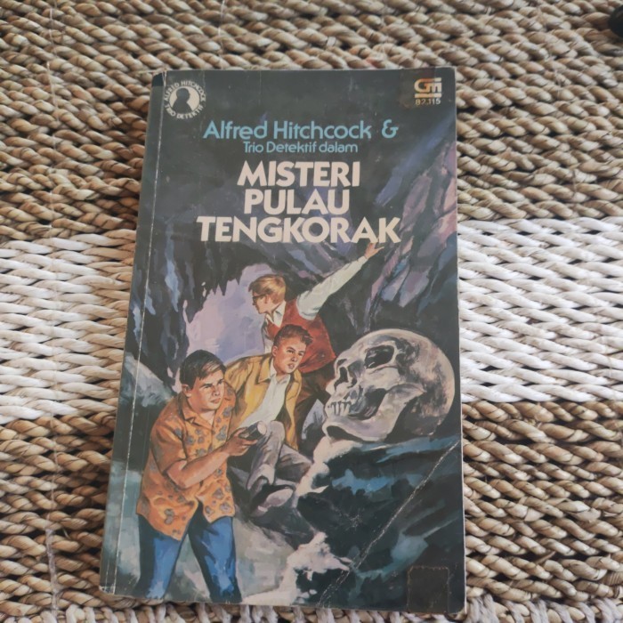 THE MYSTERY OF THE SKULL ISLAND - ALFRED HITCHCOCK Original Preloved