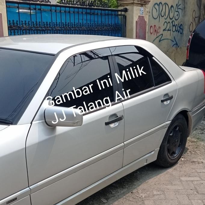 ของแท้ Mercedes Benz W202 Sedan Flat Model Water Gutter