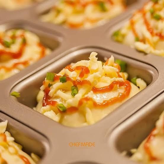 Chefmade Petite Square Cake / Brownie Pan 12 Cups - Wk9149 ส่วนลดจัดส่งฟรี