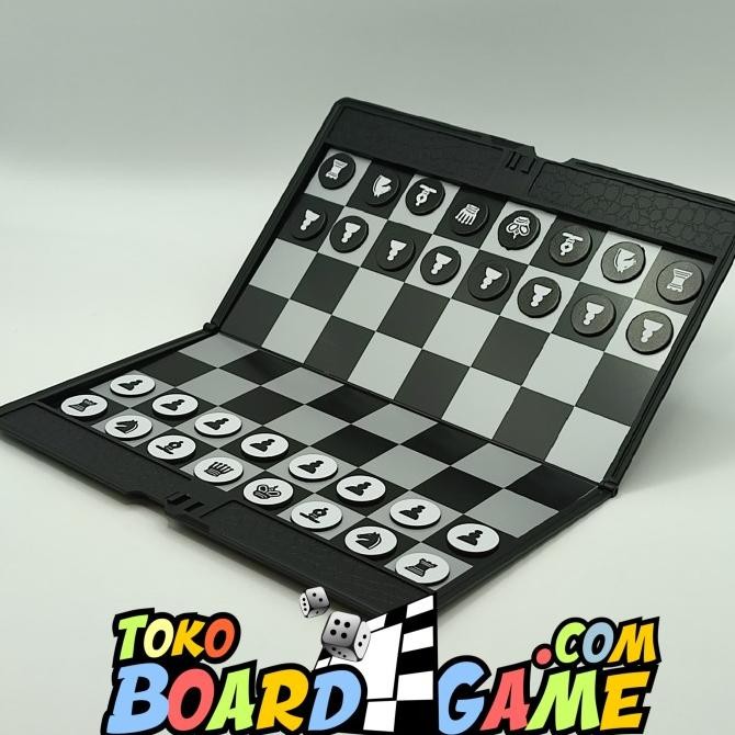 Mini MAGNETIC CHESS - Mini CHESS Board - TRAVEL - PORTABLE WALLET