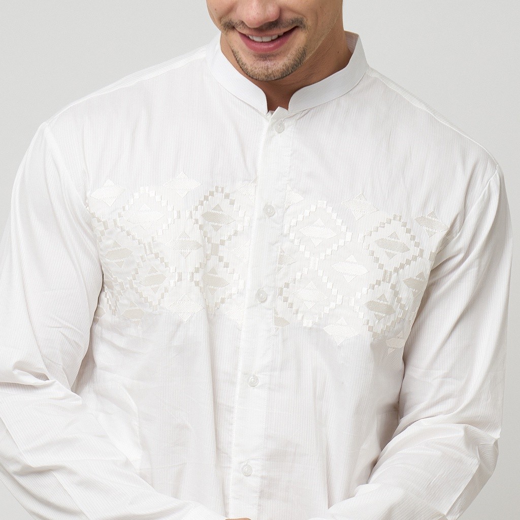 มุมมองก่อนของเสื้อ Itang Yunasz Zohan Koko