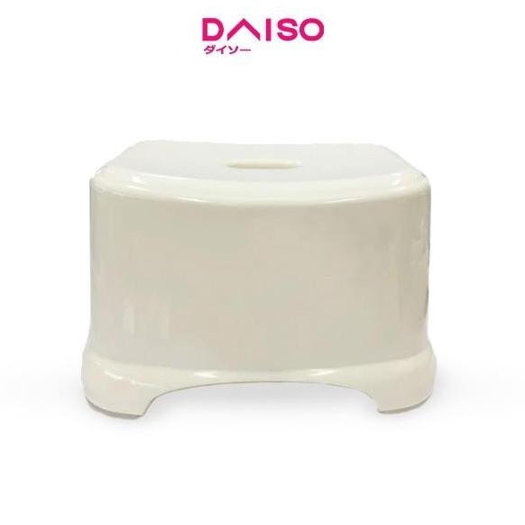 Daiso เก้าอี้อาบน้ํา (H8.3 นิ้ว X W13.8 นิ้ว X D9.3 นิ้ว)