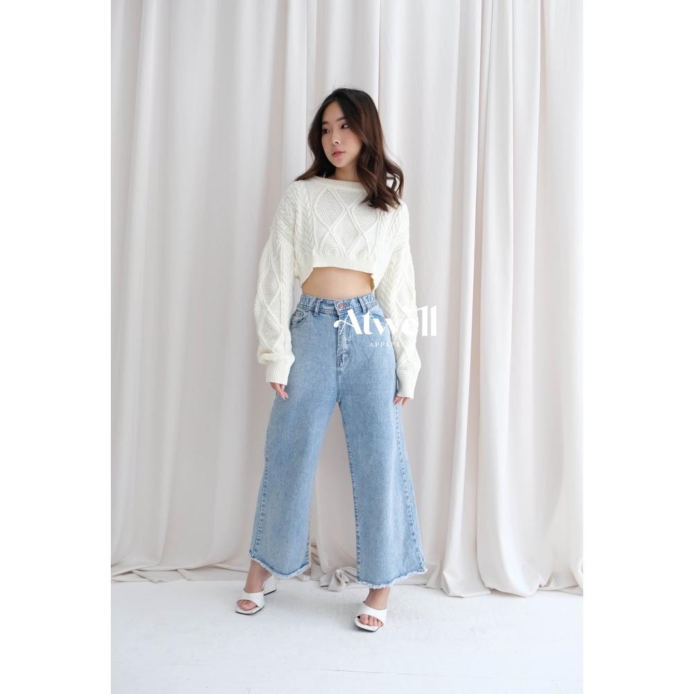 Beatrice Cable Knit Crop Sweater