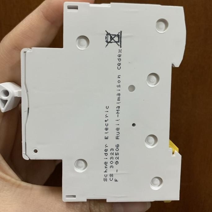 รับผู้ให้บริการฟิวส์ Schneider Sti A9N15636