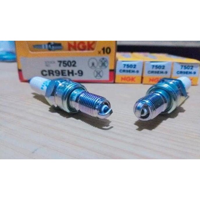 CR9EH-9 CBR400 SPARK PLUG