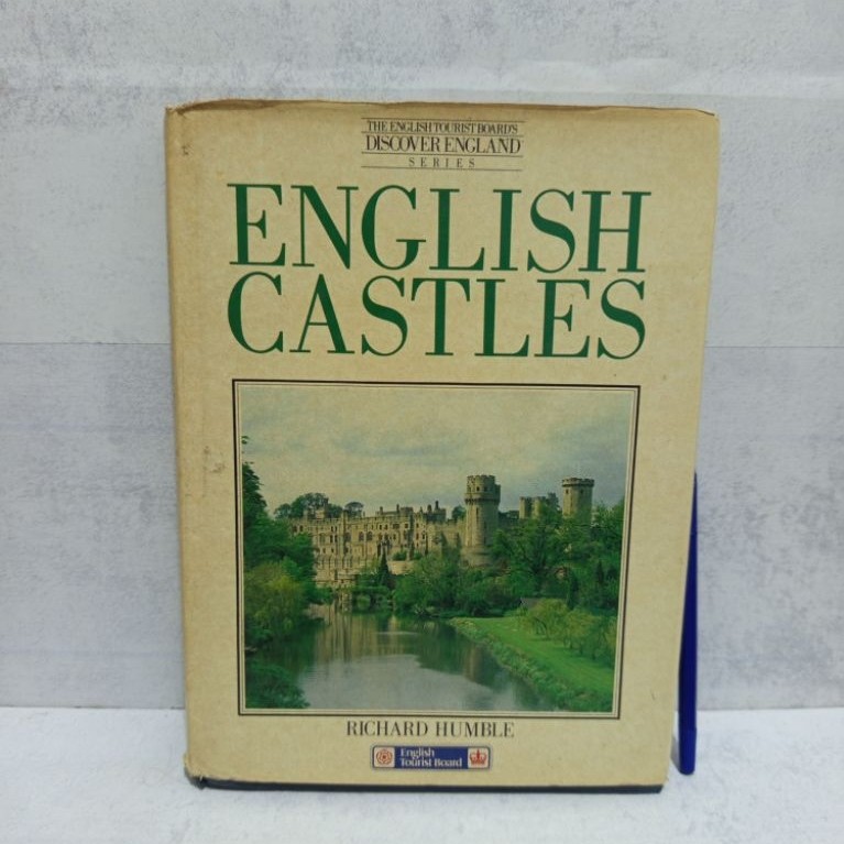 ENGLISH CASTLES โดย RICHARD HUMBLE