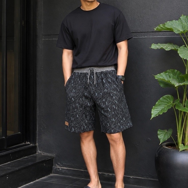 กางเกงขาสั้นผู้ชาย ABSTRACT PATTERN WITH DRAWSTRING