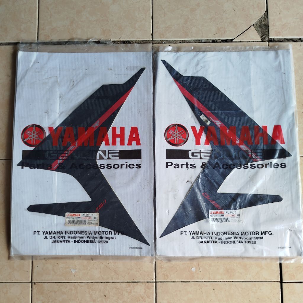 Original YGP 2PV-F83B3-10 2PV-F832B3-10 2PV-F832P-10 ด้านนอก Wing Legshield Striping สติกเกอร์