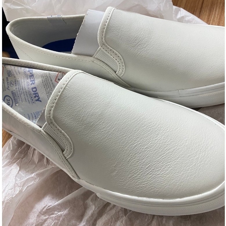 Keds Double Decker รองเท้าผ้าใบแบบสวมหนังสีขาว Keds