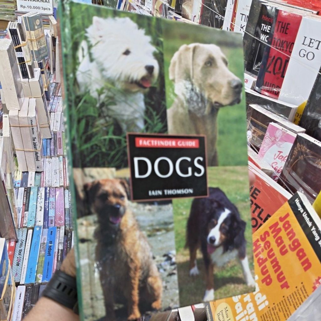 คู่มือ Factfinder DOGS โดย IAIN THOMSON
