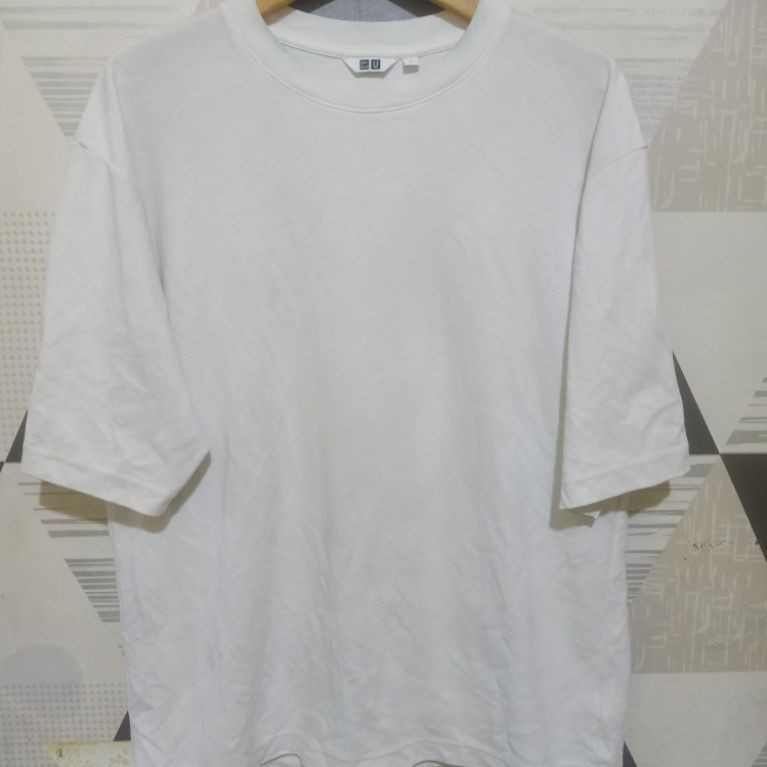 เสื้อยืด Uniqlo AIRism L 06-01