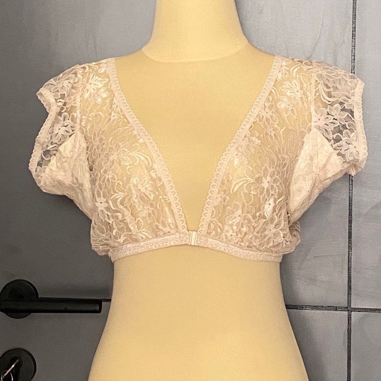 Salem ด้านนอก Bolero Lace Salem ใช้แล้ว
