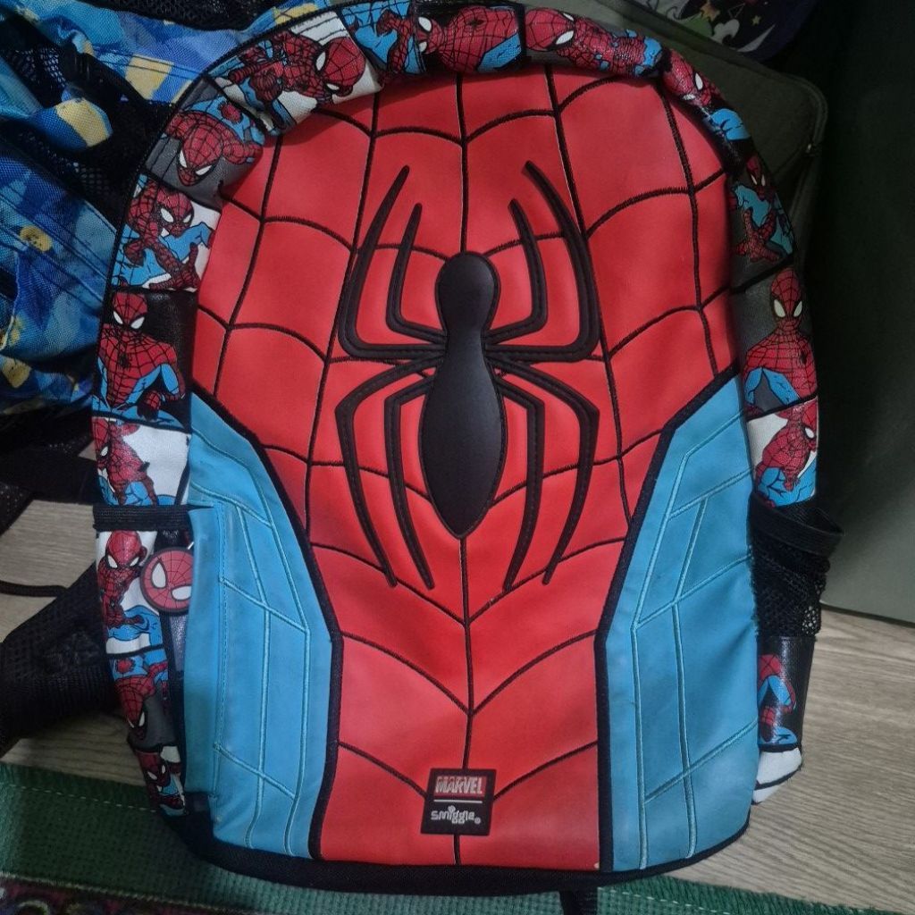 (PRELOVED) SMIGGLE กระเป๋าเป้สําหรับเด็กประถมพร้อม Marvel Spiderman motif และเสื้อฮู้ด