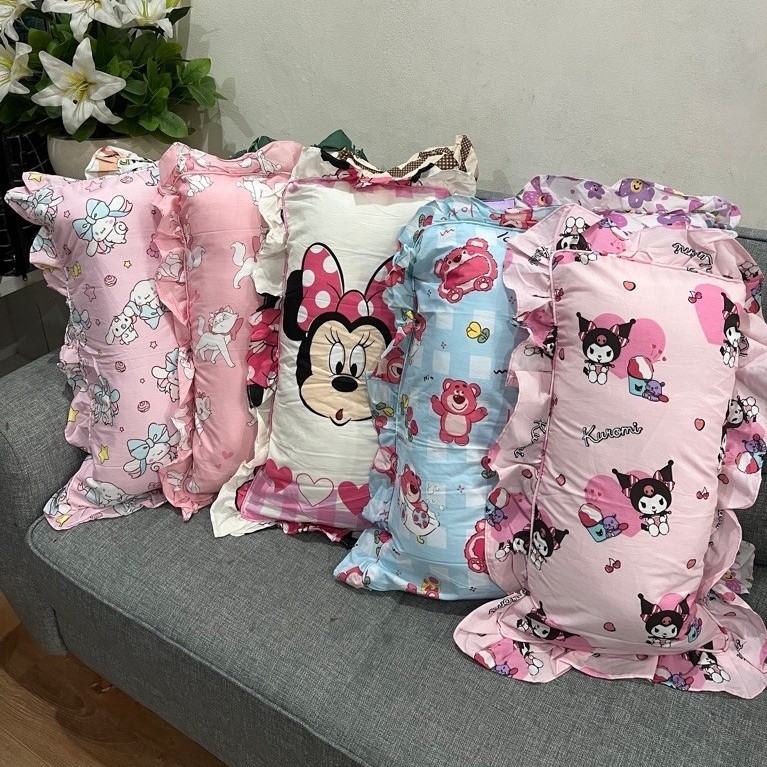 CUTE LOVE PILLOW WITH TASSELS 30x50