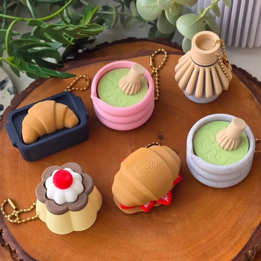 พรีเมี่ยมคาเฟ่ซีรีส์พวงกุญแจ Pastry Pudding Matcha Fidget Clicker