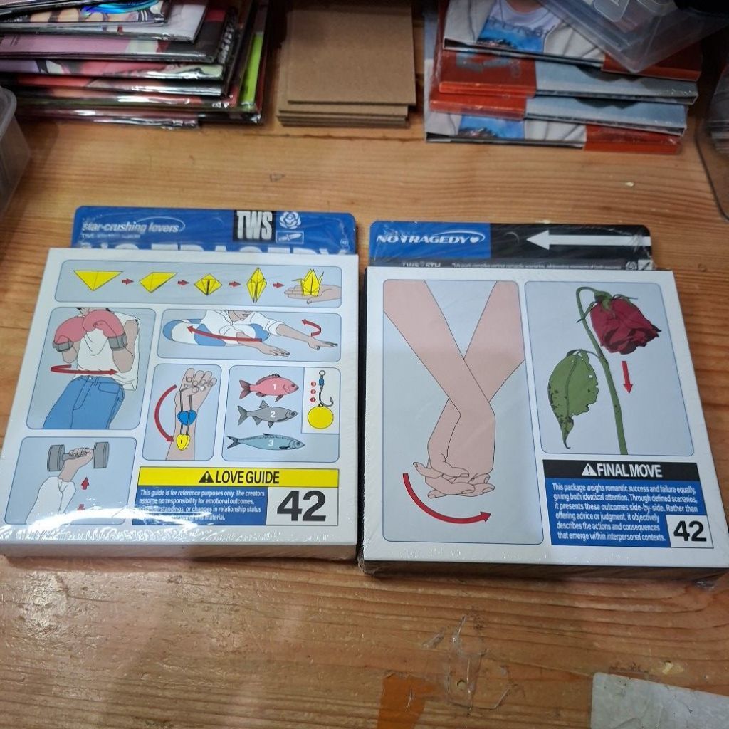 ALBUM TWS NO TRAGEDY REGULAR TWS Love Guide 42 และ No Tragedy 42