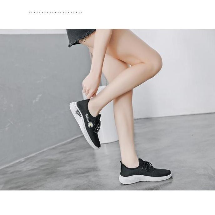 Pg777 รองเท้าวิ่งผู้หญิง Kawaiine รองเท้าวิ่งจ๊อกกิ้งสไตล์มินิมอล Spw 22