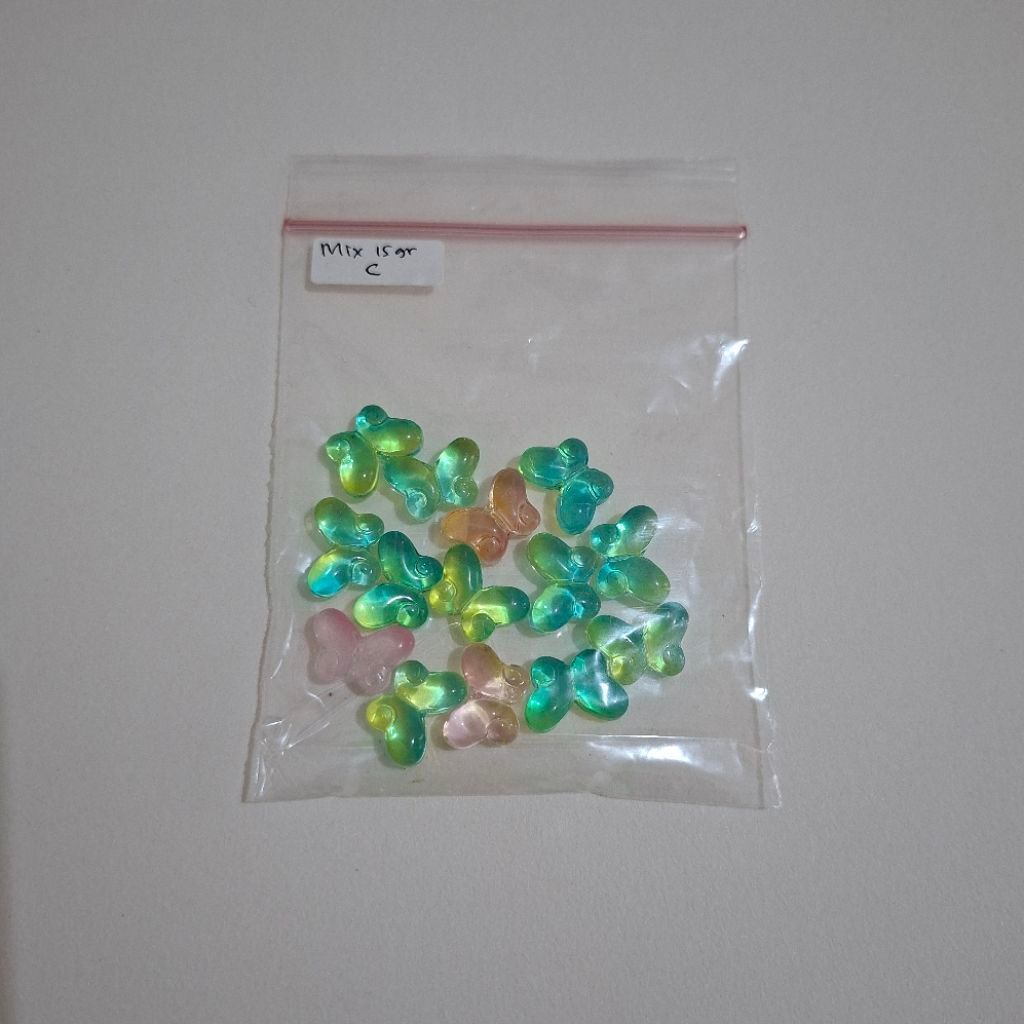[PRELOVED] GLASS BEADS - GLASS ผีเสื้อ BEADS คละสีน่ารัก สําหรับอุปกรณ์งานฝีมือ