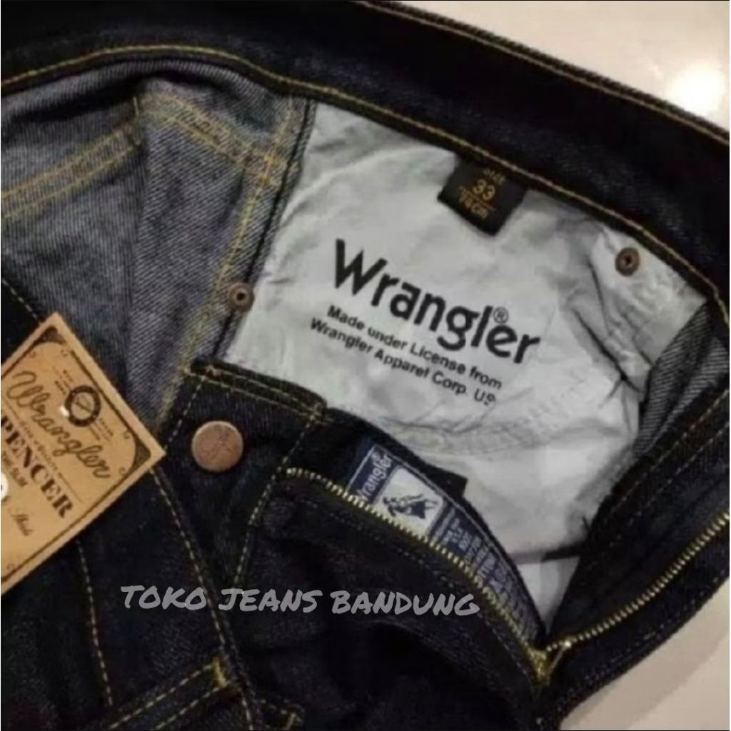 WRANGLER กางเกงยีนส์ขายาวมาตรฐานผู้ชาย แรงเลอร์