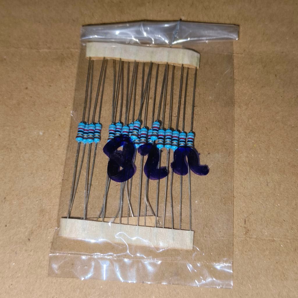 R 82 Ohm 0.25W 1 เปอร์เซ็นต์ตัวต้านทานฟิล์มโลหะ 82Ohm 82R Ohm MetalFilm 0.25 วัตต์ 20 ชิ้น
