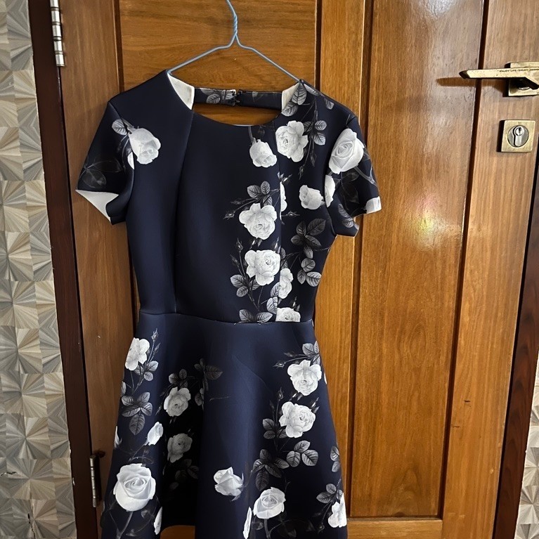 Preloved zalora เดรสกรมดอกไม้