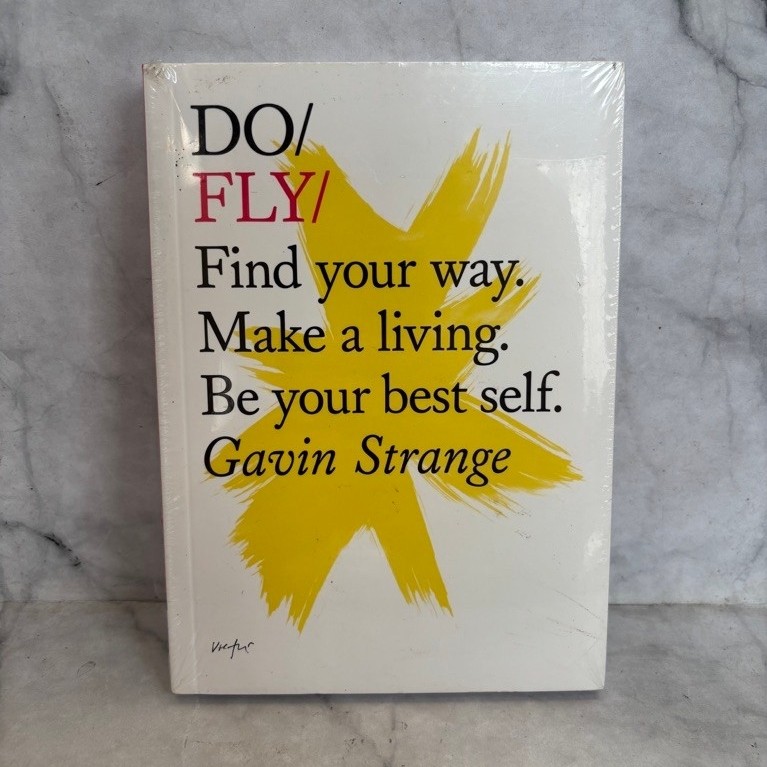 หนังสือโดฟลาย โดย Gavin Strange