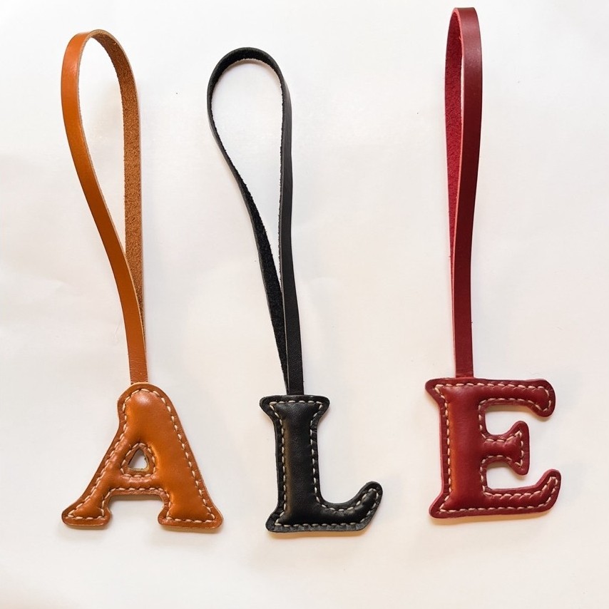 GANTUNGAN Initial Letter Bag Charm ของแท้หนังน่ารักแขวนกระเป๋า Muse Lab