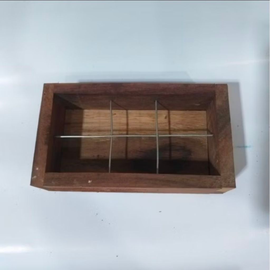 SONOKELING WOODEN WIRE RAM FEED CONTAINER/COLONI BIRD FOOD CONTAINER