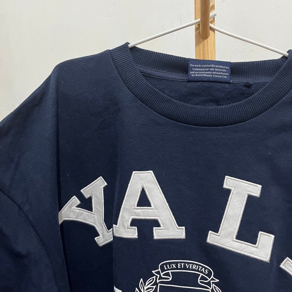 YALE UNIVERSITY SWEATSHIRT
