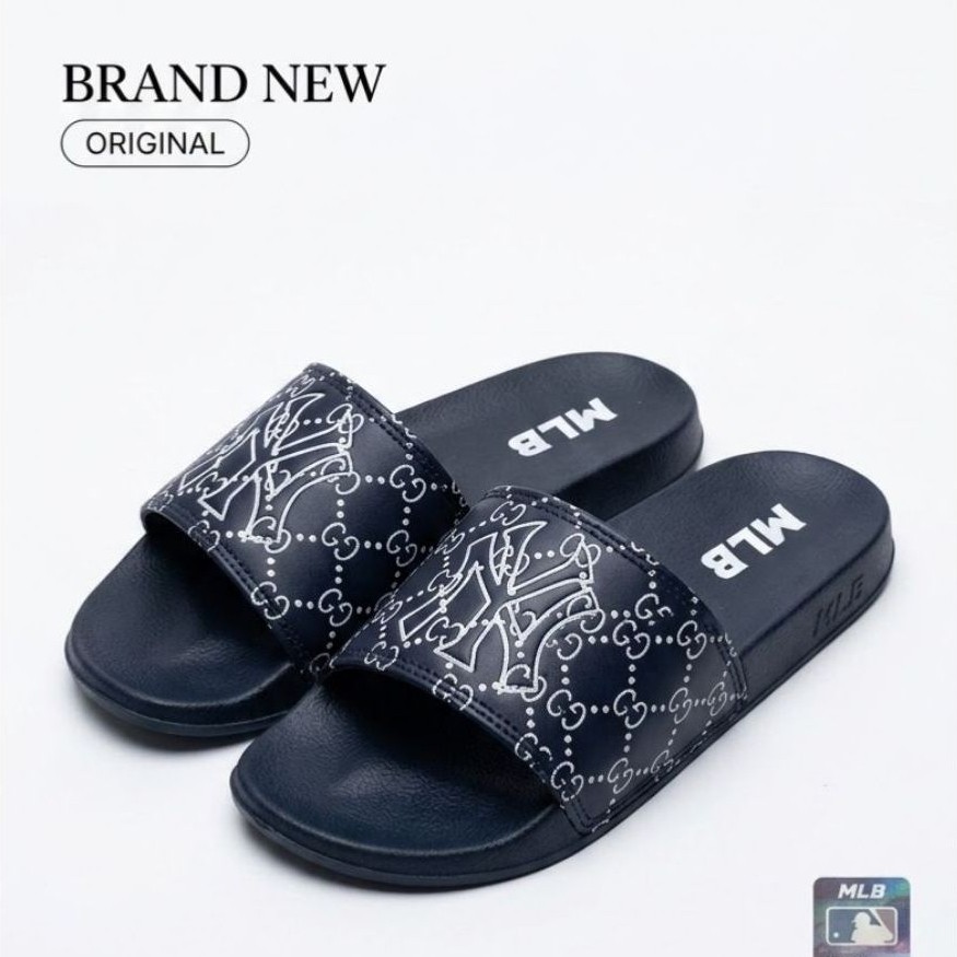 MLB Slop Sandals รองเท้าแตะผู้ชายและผู้หญิง รองเท้าแตะยางสุดเท่รองเท้าแตะกันลื่น