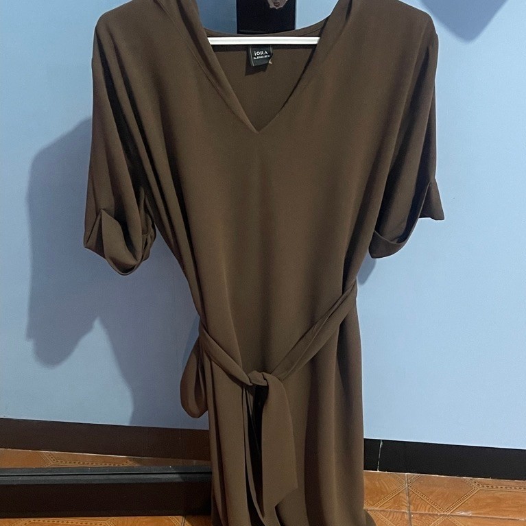 ชุดเดรสผู้หญิงสีน้ําตาล IORA เหมือนใหม่ธรรมดา [preloved]