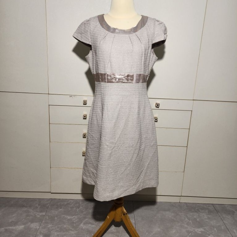 เดรสสีเบจหรูพรีเมี่ยม วัสดุหนัก RM010