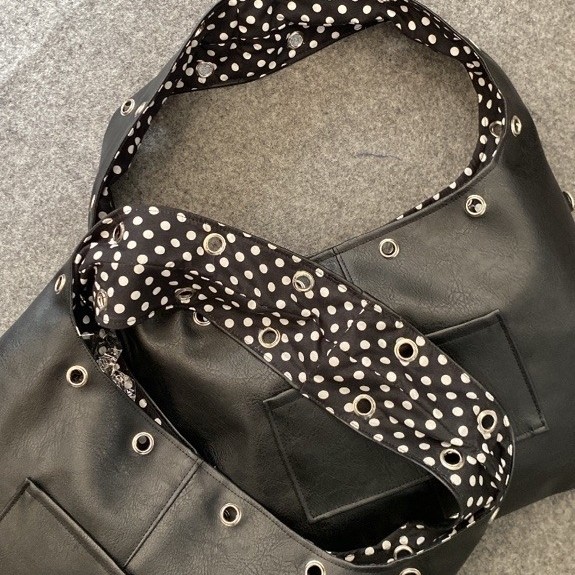 JENNIE DOT BAG โดย Geesac Studio | Hobo Totebag Reverse Bag