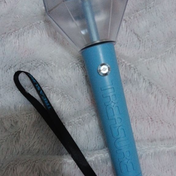 (VERY MUST READ DESCRIPTION) TREASURE OFFICIAL LIGHTSTICK VER 1