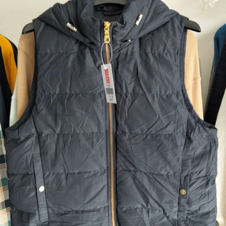 เสื้อกั๊กปักเป้า UNIQLO