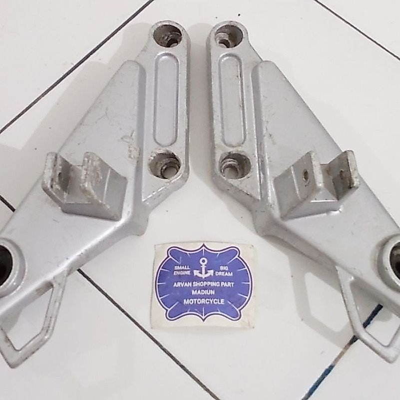 DAELIM VT125 EVOLUTION REAR FOSTEP ดั้งเดิม