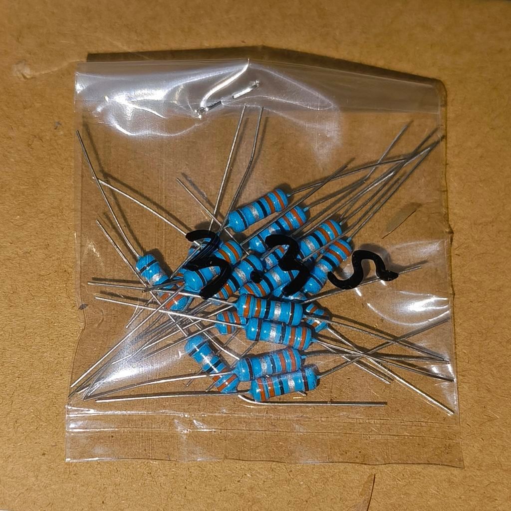R 3.3 Ohm 0.5W 1 ตัวต้านทานฟิล์มโลหะเปอร์เซ็นต์ 3.3Ohm 3R3 Ohm MetalFilm 0.5 วัตต์ 20 ชิ้น