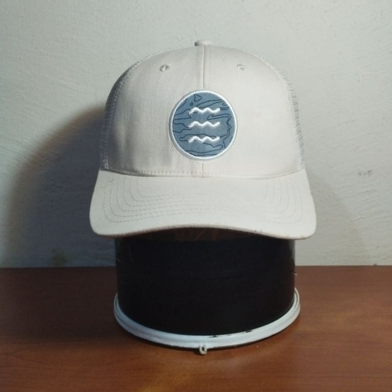 ฟรี Fly Surfing Cream Trucker Hat