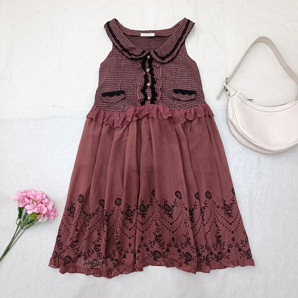 AX*ES FEM*ME Maroon Mori Kei เดรสลูกไม้ปักดอกไม้